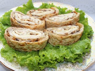 Рулет из курицы с омлетом