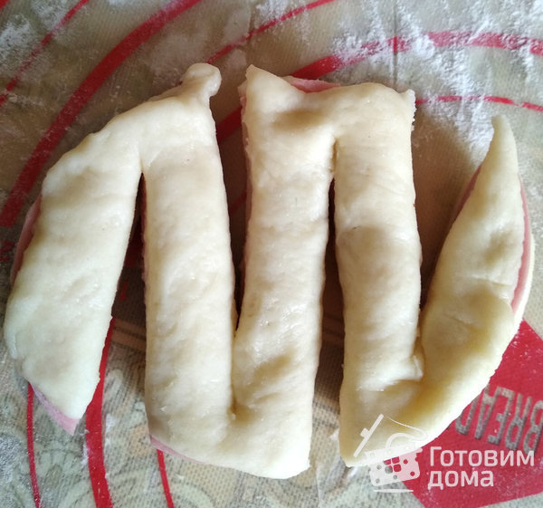 Булочки с колбасой фото к рецепту 6
