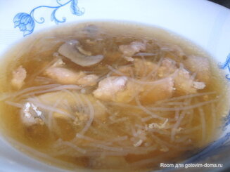 Китайский бульон с рисовой лапшой