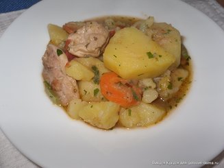 Овощное рагу с картофелем и курицей