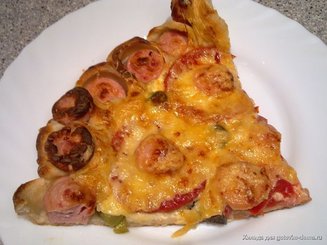 Пирог с сосисками, помидорами и сыром