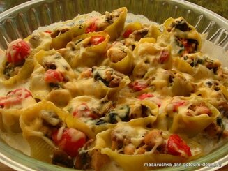 Конкильони с курицей и овощами в сливочном соусе