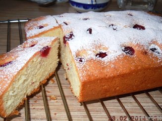 Легкий вишневый пирог