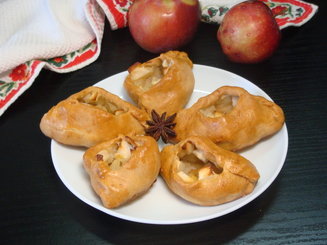 Открытые пирожки с сыром и зеленью