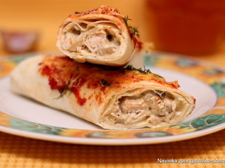 Рулетики из лаваша с курицей и грибами