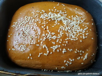 Томатный хлеб с кунжутом.