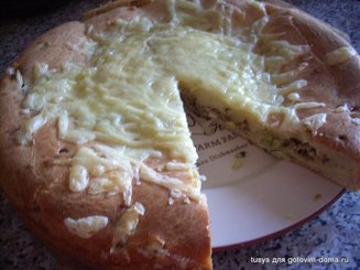 Заливной пирог с колбасой и сыром