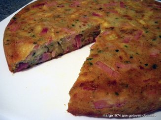 Закусочный пирог с луком, сыром и ветчиной