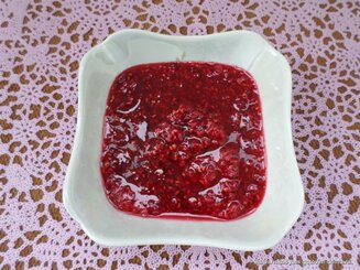 Сырое варенье из черной смородины
