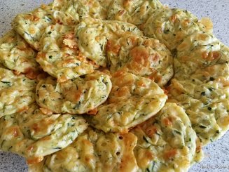 Кабачково-сырные оладьи, запечённые в духовке