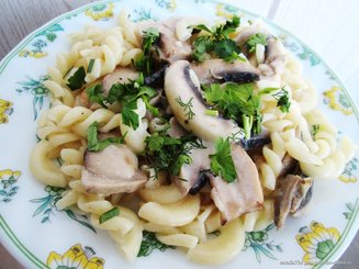 Фарфалле с шампиньонами