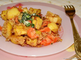Печенный картофель с болгарским перцем и луком