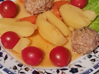 Юварлакя коккинисто (тефтели в соусе)