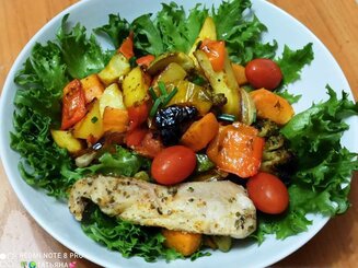 Картофель маринованный и запеченный в духовке с овощами