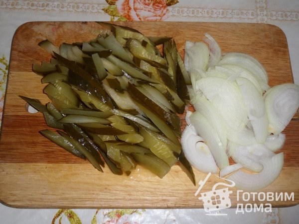 Салат с соленой скумбрией и овощами фото к рецепту 2
