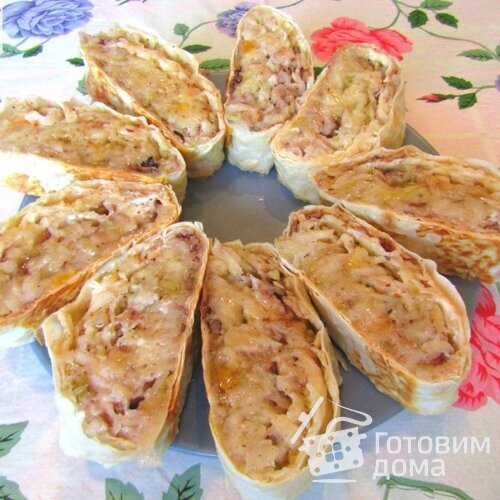 Рулет из лаваша с яблоком и творогом