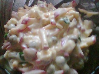 Салат из редиса с сыром и яйцами
