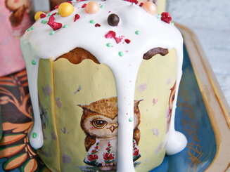 Кулич с изюмом, корицей, лимонной цедрой и маком