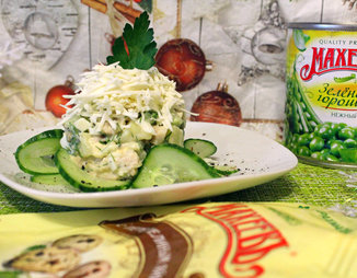 Салат с кальмарами и зеленым горошком