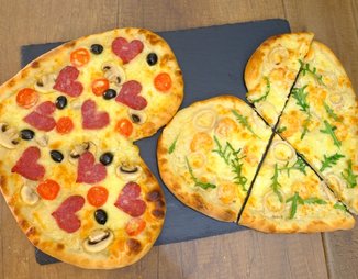Пицца "Валентинка" с белым соусом