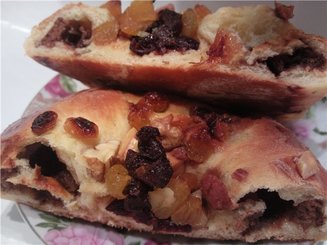 Булочки-ватрушки с изюмом, клюквой, орехами и сюрпризом