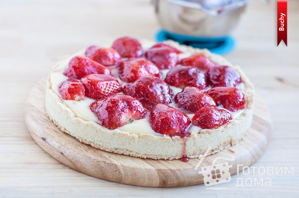 Тарт татен с клубникой рецепт. dfa4b3be357ab670782f83cbbf4f4a53 m. Тарт татен с клубникой рецепт фото. Тарт татен с клубникой рецепт-dfa4b3be357ab670782f83cbbf4f4a53 m. картинка Тарт татен с клубникой рецепт. картинка dfa4b3be357ab670782f83cbbf4f4a53 m. Очень многим знаком знаменитый Тарт Татен с яблоками, но сегодня хотим поделиться с вами некой вариацией этого замечательно пирога. Вместо яблок предлагаем использовать свежую клубнику, так как сейчас самый разгар сбора урожая этой ягоды. В качестве основы для пирога подойдет любое песочное тесто, поэтому, если у вас есть какой-то любимый рецепт теста, можете смело его использовать.