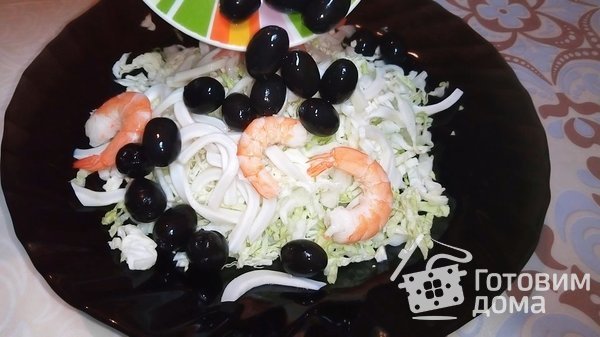 Новогодний салат без майонеза с морепродуктами фото к рецепту 2