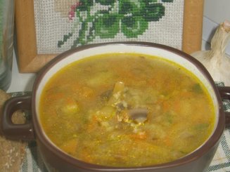 Чесночный суп с пшеном и грибами