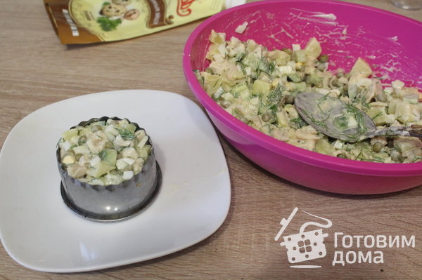 Салат с кальмарами и зеленым горошком фото к рецепту 5