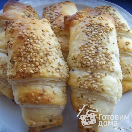 Сосиски с сыром в слоёном тесте
