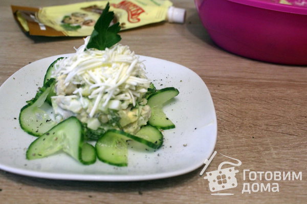 Салат с кальмарами и зеленым горошком фото к рецепту 6