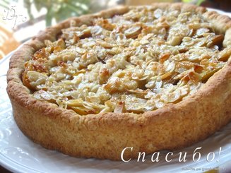 Сливовый пирог с ореховым крокантом