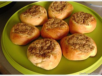 Булочки-сердечки с тунцом