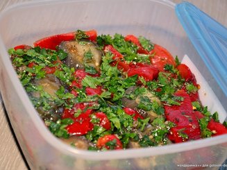 Закуска из запечённых баклажанов и перца