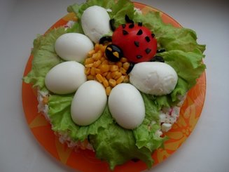Крабовый салат с рисом и укропом