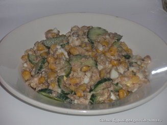Салат с горбушей и кукурузой