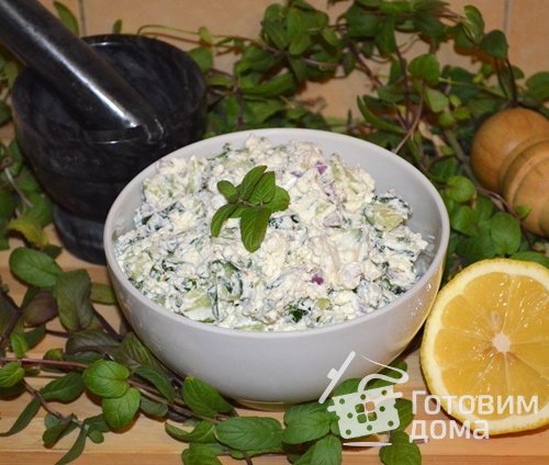 Египетский салат с фетой и мятой