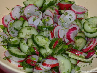 Салат из редиса с огурцами
