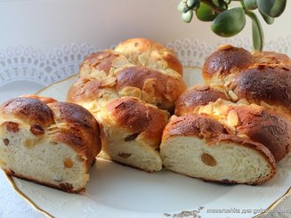 Сдобная булка/булочки с миндальной глазурью