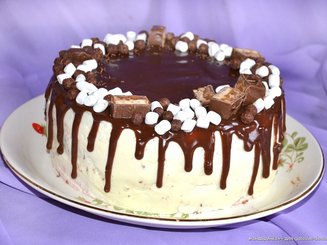   Шоколадный торт с малиновым и лимонным кремом