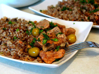 Мясное рагу с грибами и орехами