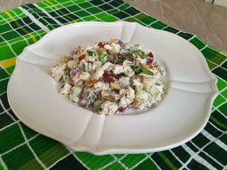 Салат из курицы с виноградом и сельдереем