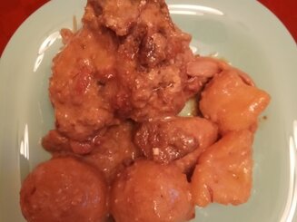 Курица с черносливом и картофелем в сметане