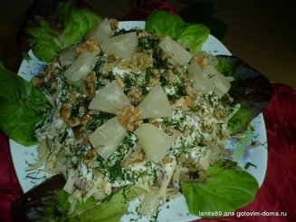 Салат с печенью, шампиньонами и ананасом