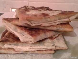 Ека или Горячая закуска из лаваша с сыром и зеленью