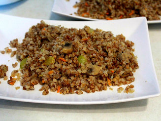 Гречка с сосисками и грибами