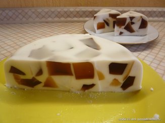 Кофейные кубики с корицей в йогуртовом желе