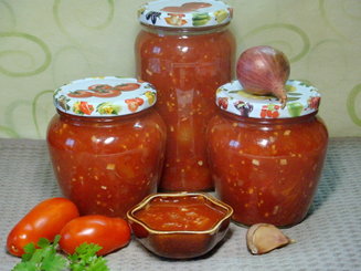 Томатный соус с перцем и чесноком (вариант лечо)
