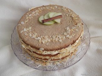 Яблочный торт с карамельным баварским муссом с корицей