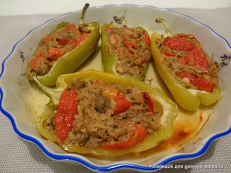 Перец, запеченный с помидорами и тунцом